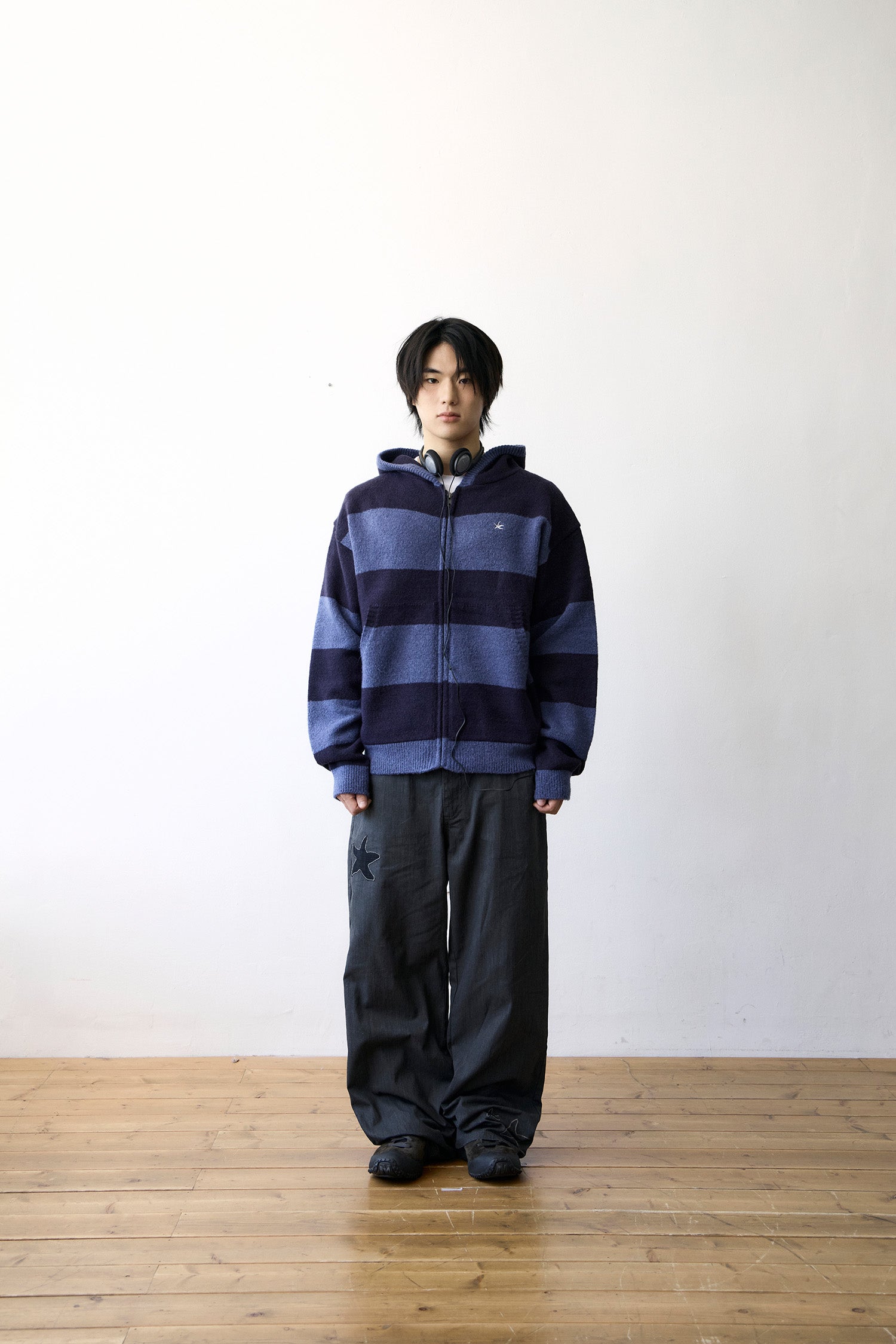 TCM stripe knit hooded zip-up (navy/black)