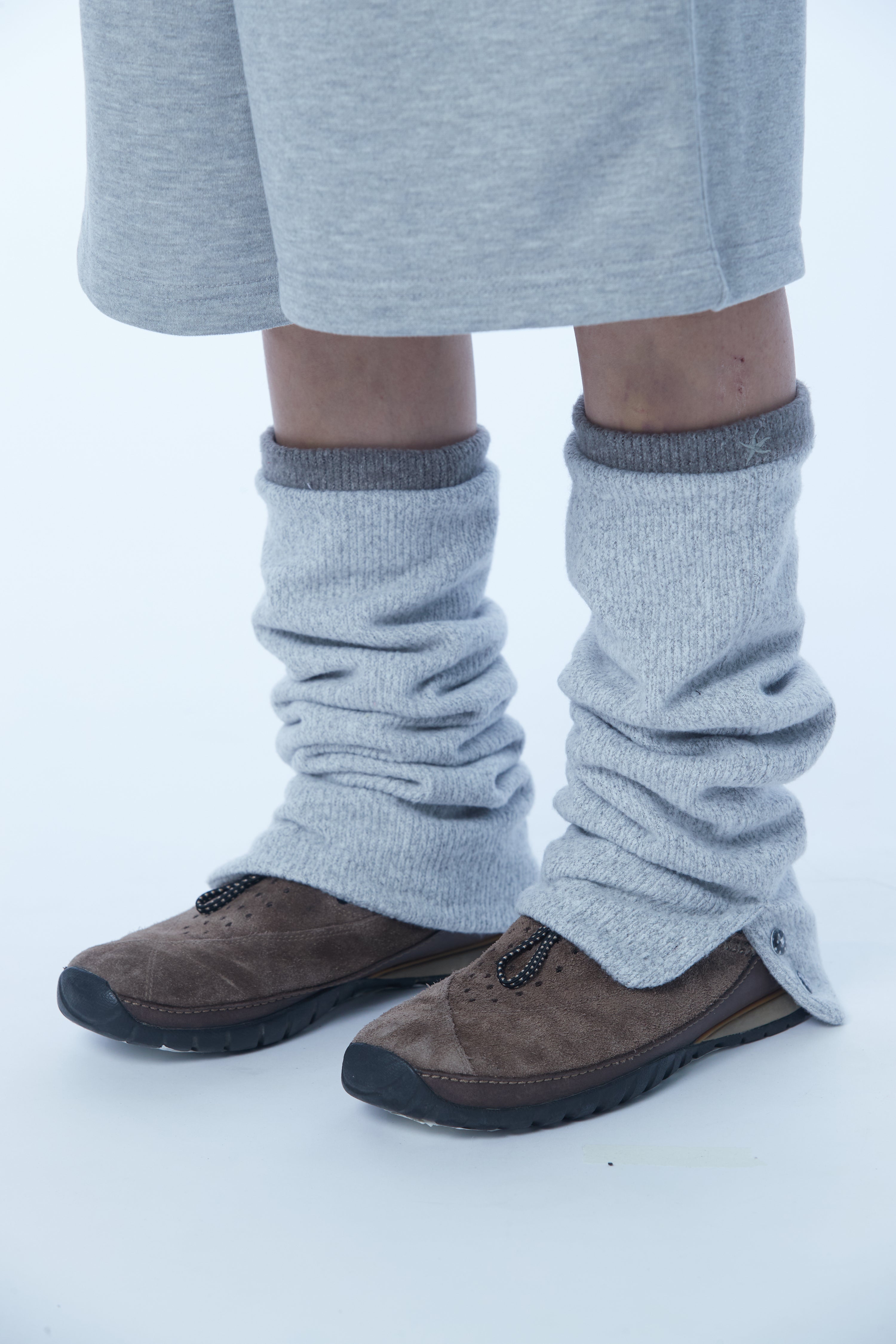 TCM button knit warmer (light grey)