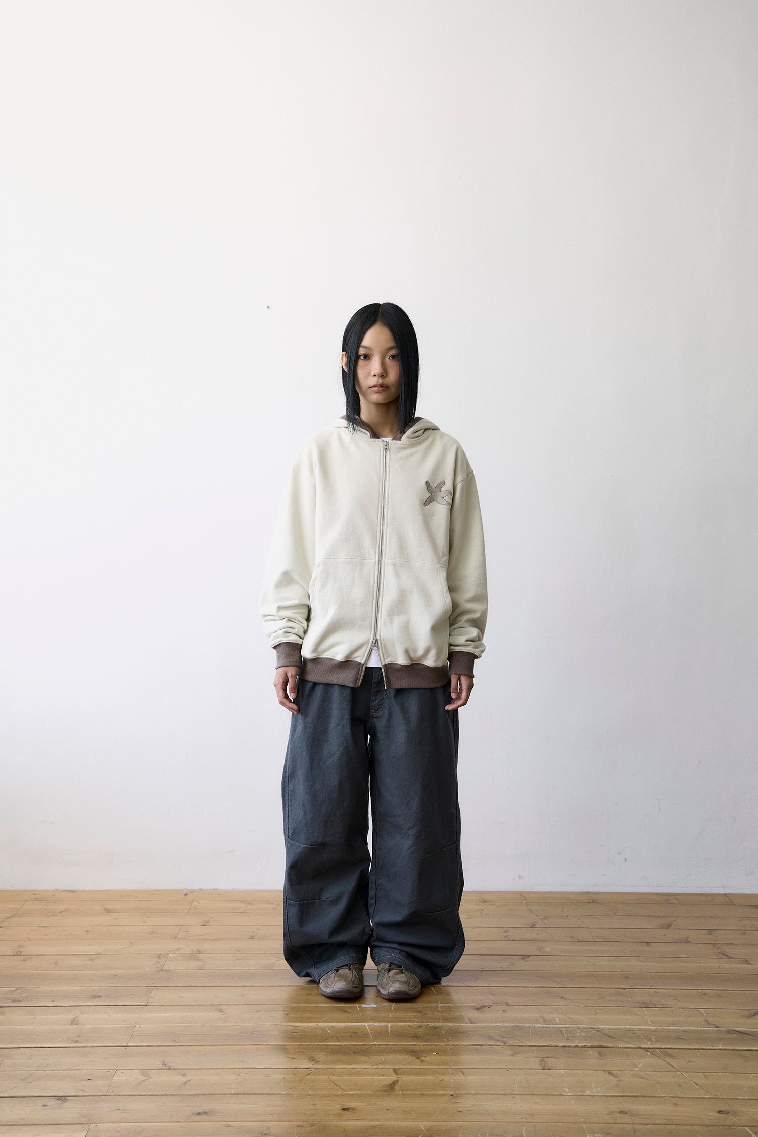 TCM line hooded zip-up (brown)