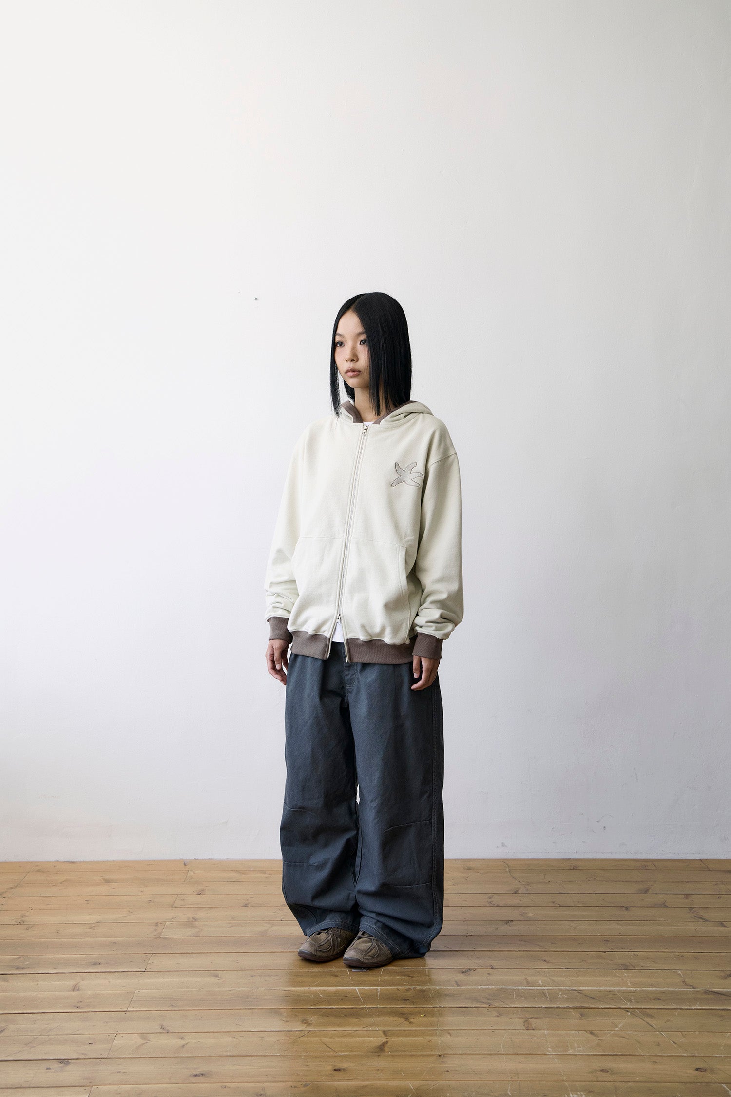 TCM line hooded zip-up (brown)