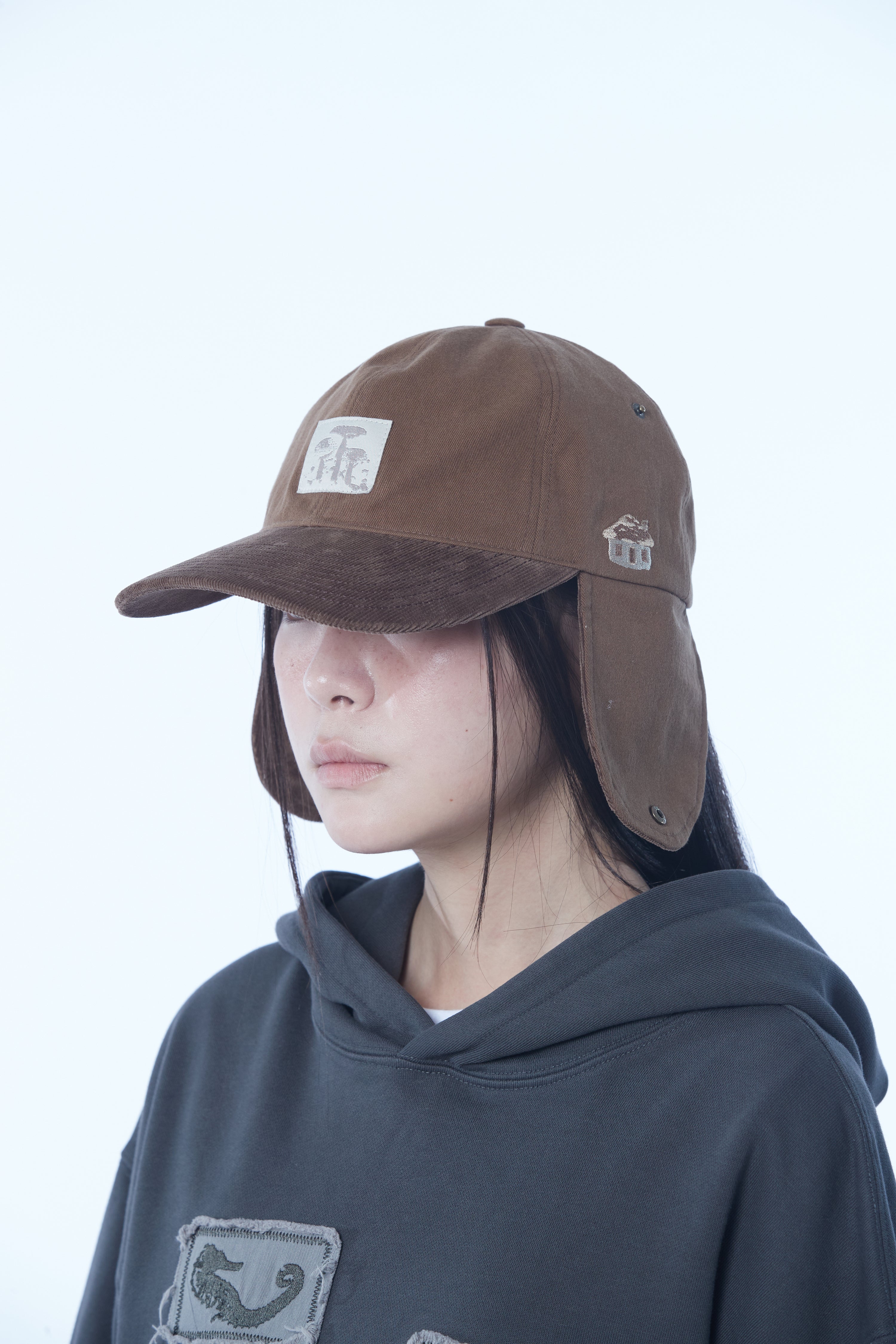 TCM house earflap cap (brown)