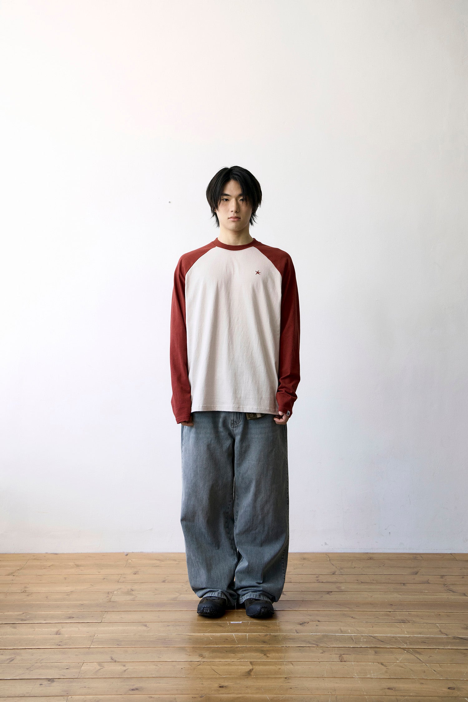 TCM mini logo raglan long sleeve (beige/red)