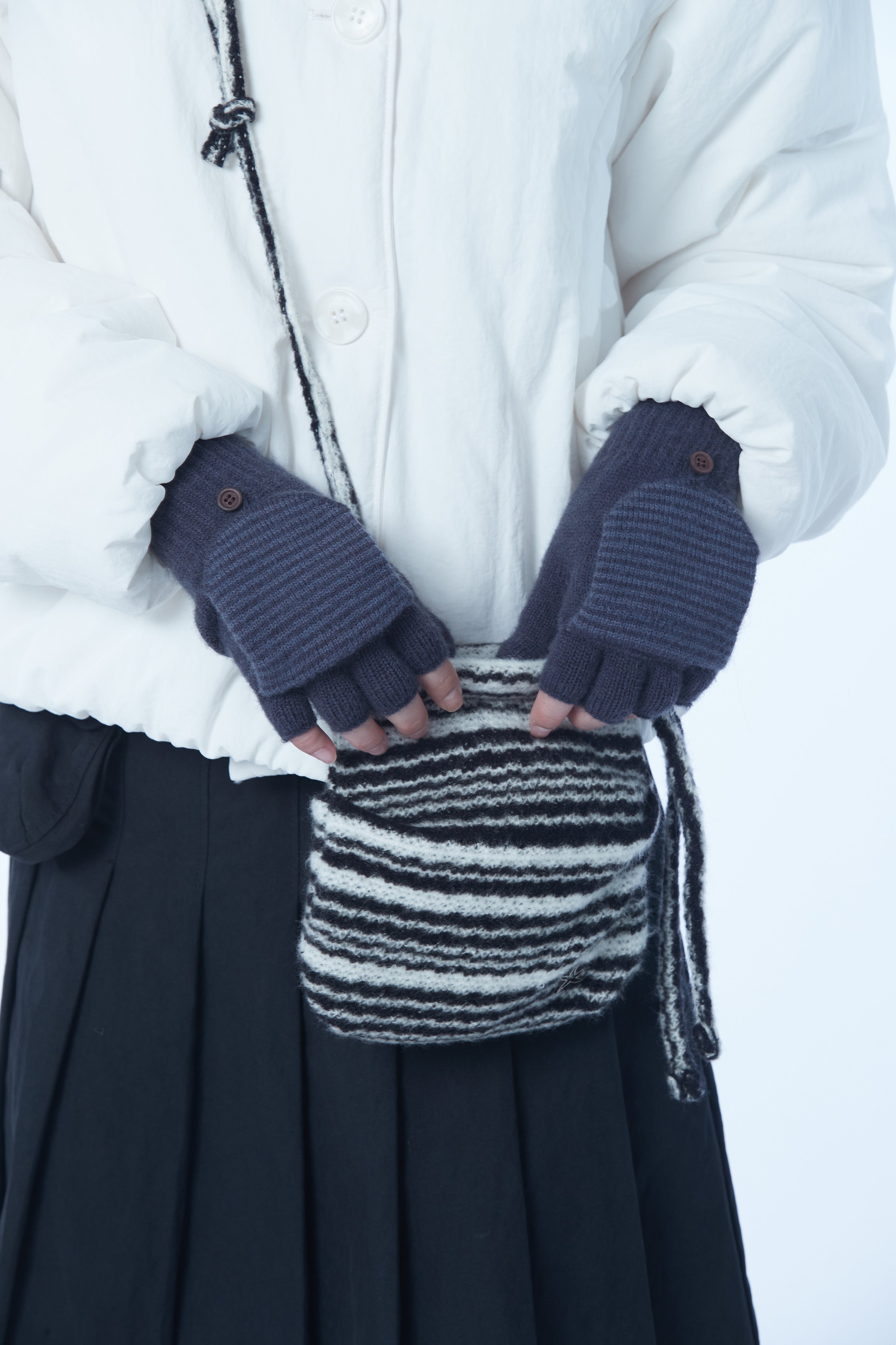 TCM stripe knit mini bag (black)