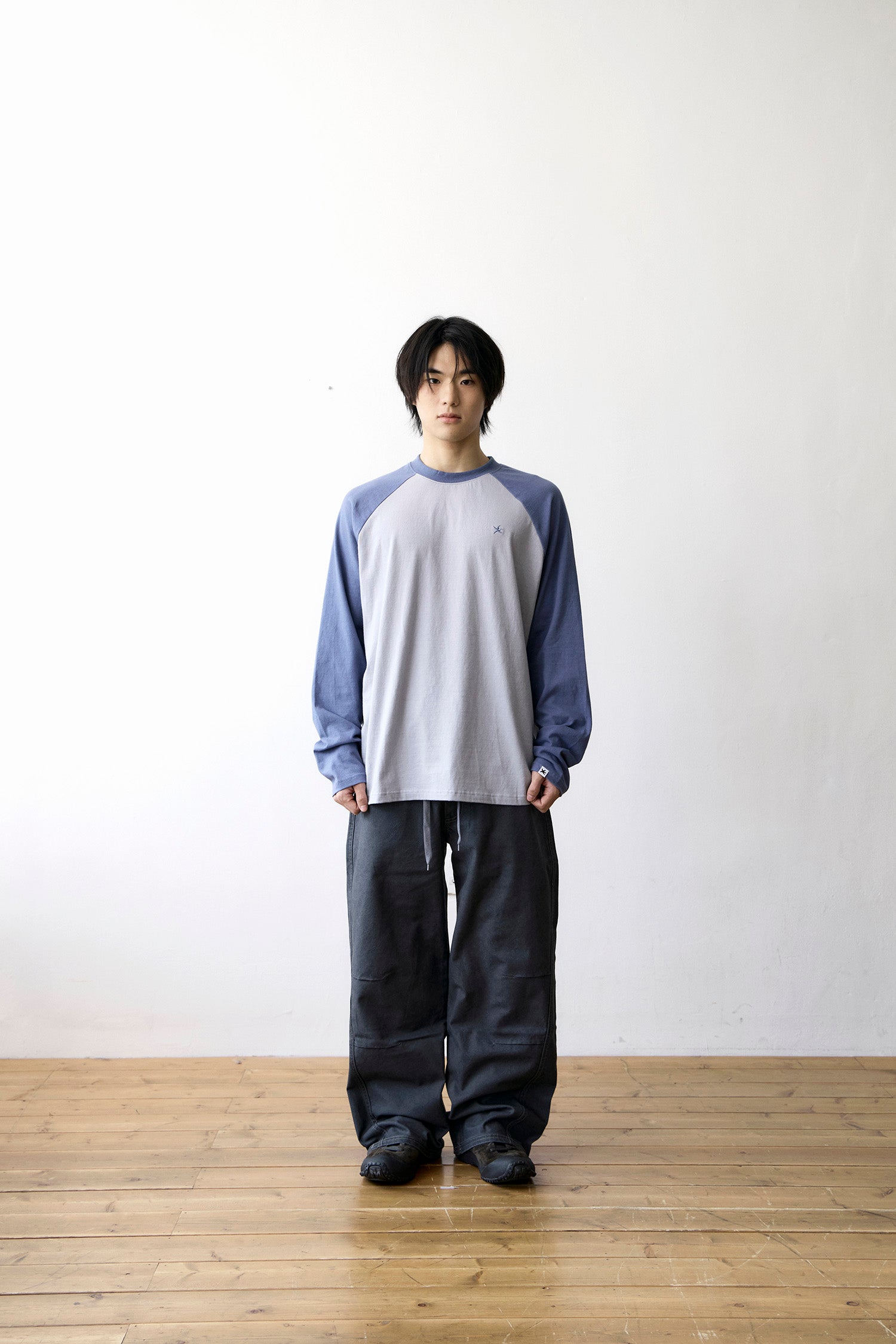 TCM mini logo raglan long sleeve (grey/blue)