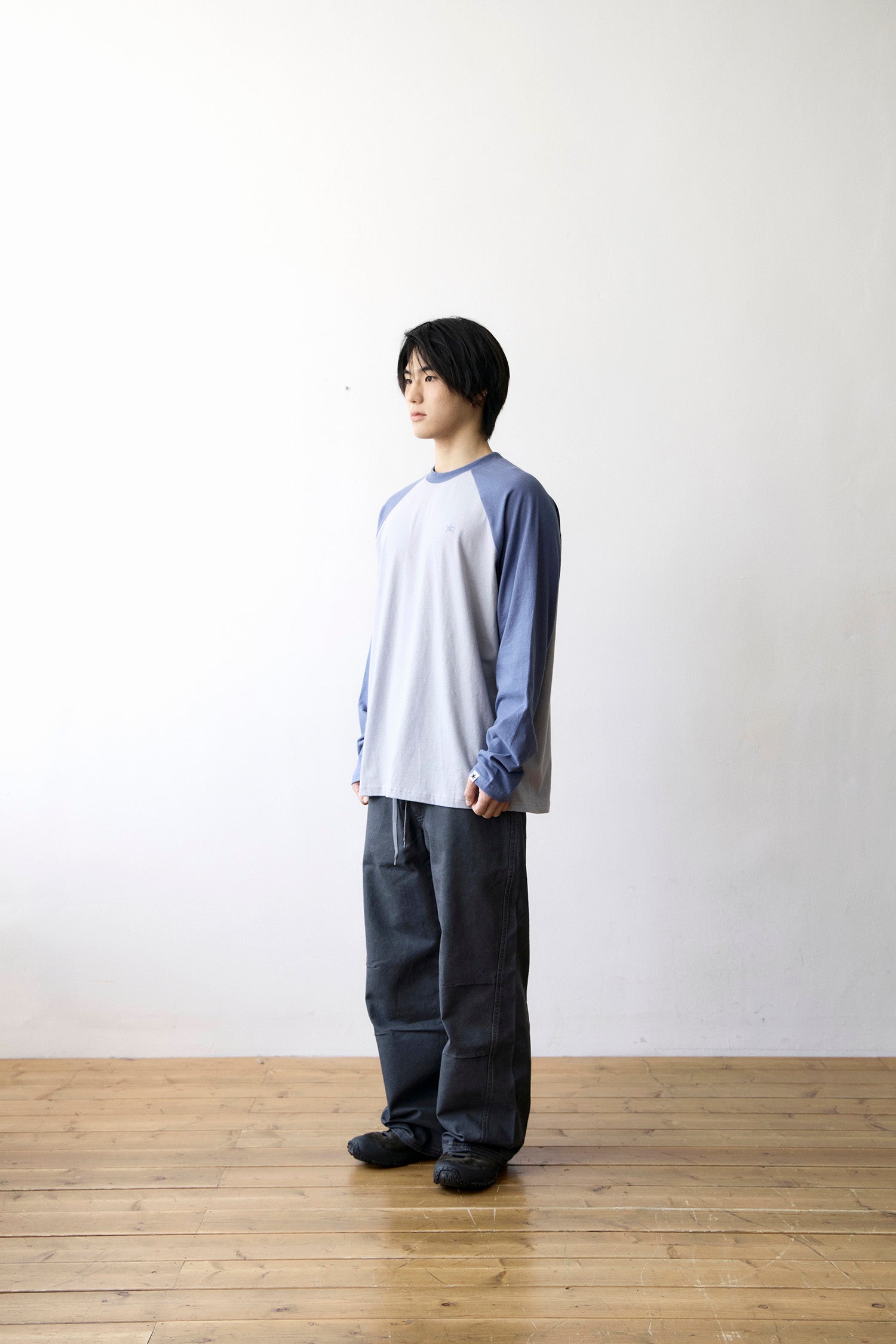 TCM mini logo raglan long sleeve (grey/blue)