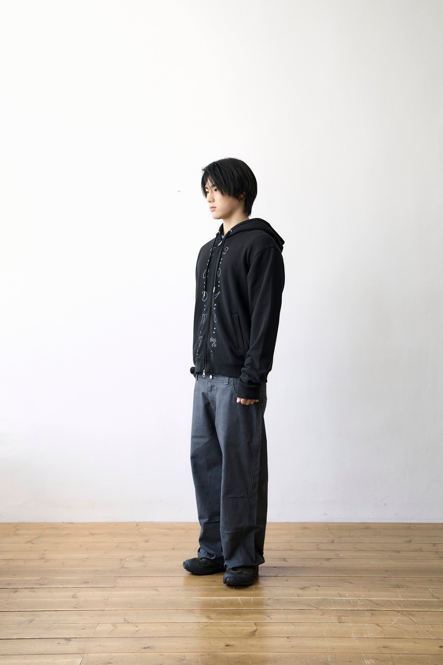 TCM center stitch hooded zip-up (black)