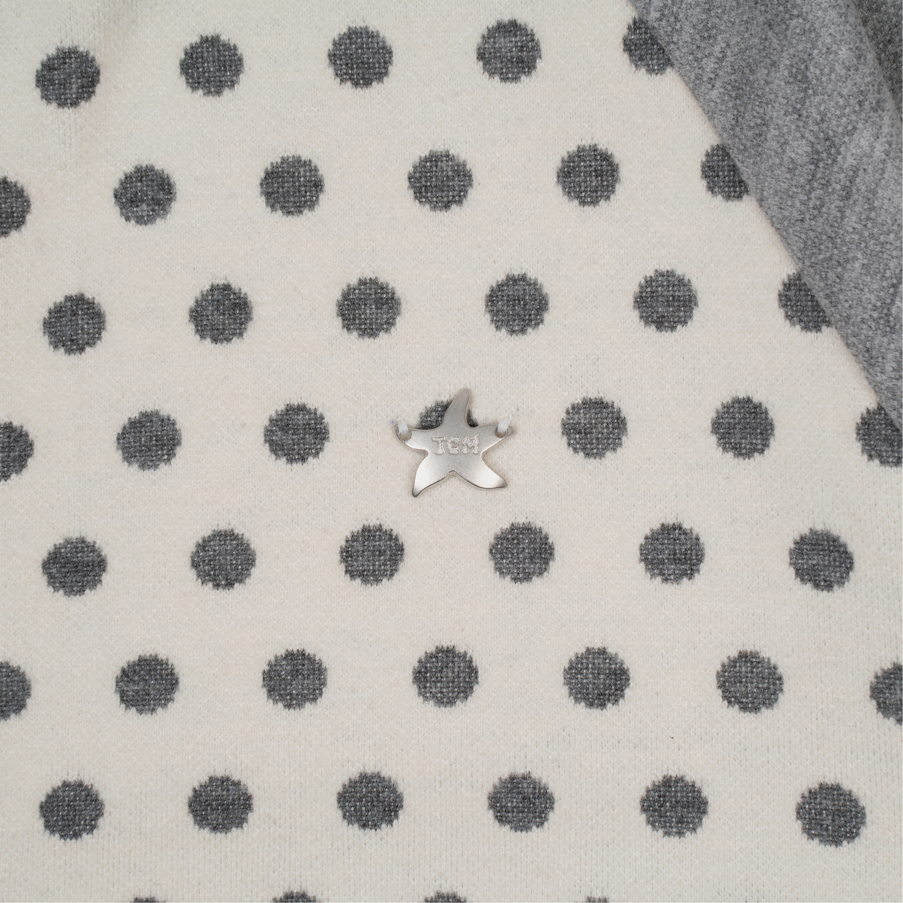 TCM dot raglan zip-up (beige/grey)