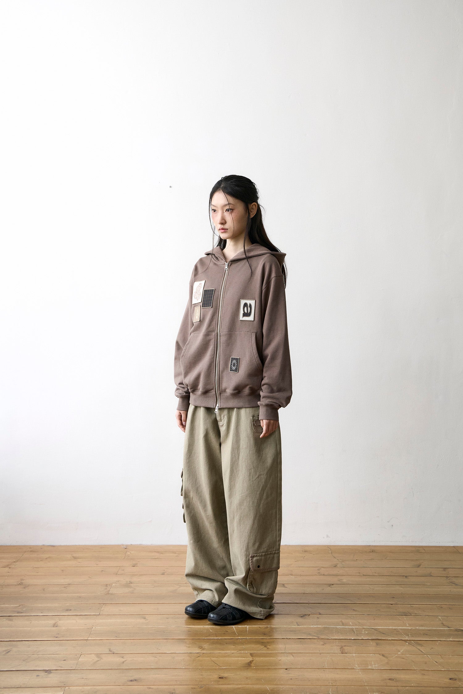 TCM frame hooded zip-up (brown)