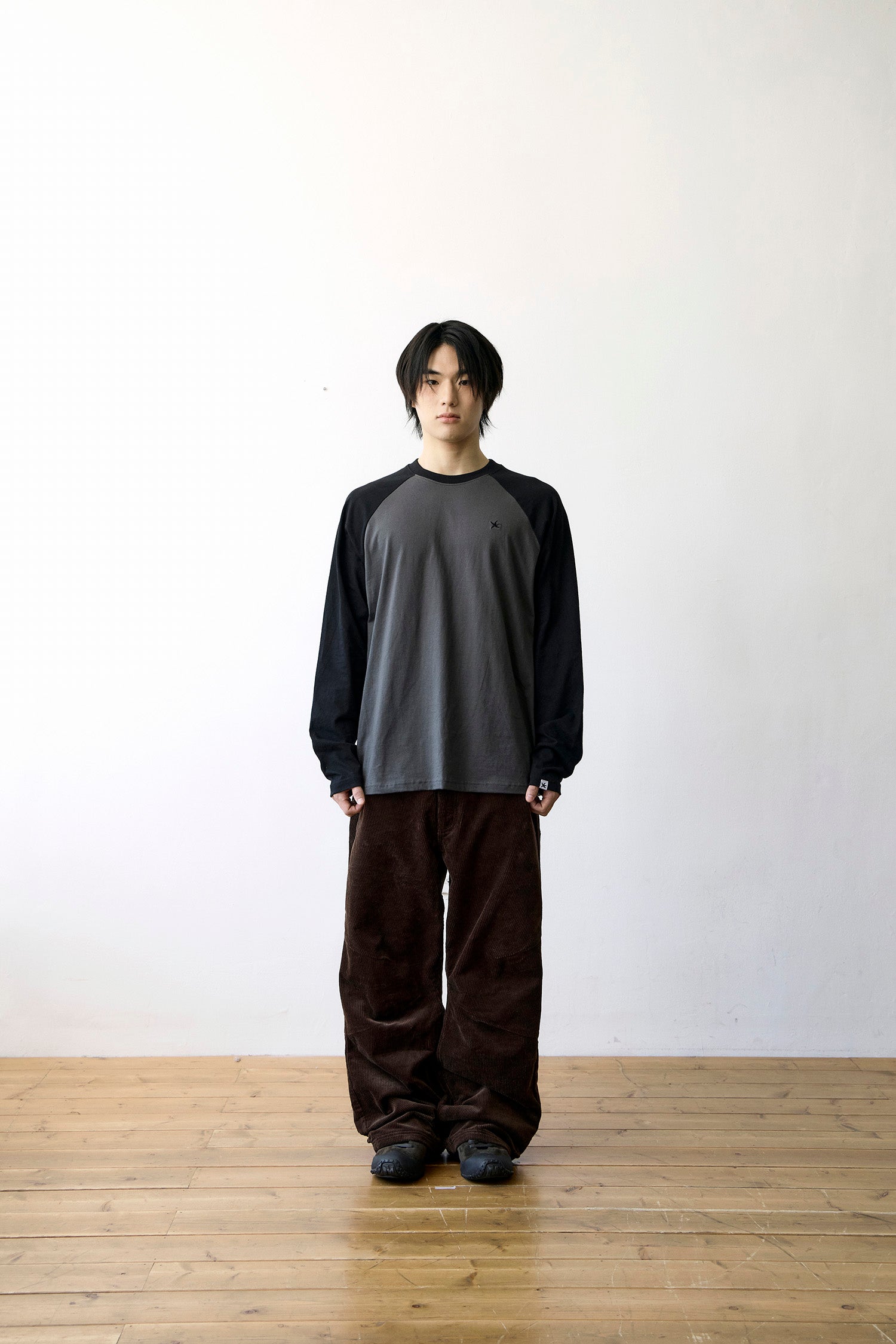 TCM mini logo raglan long sleeve (charcoal/black)