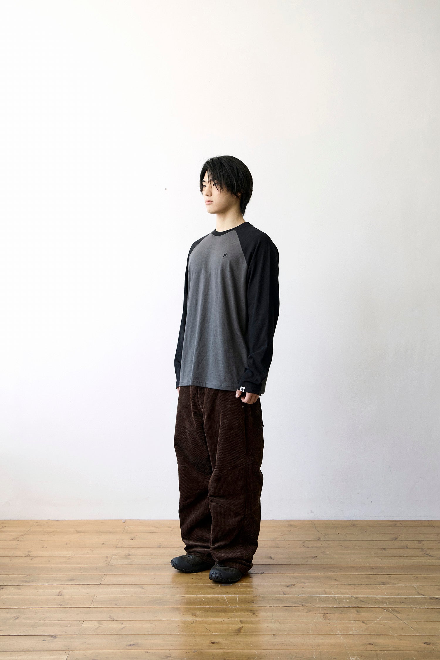 TCM mini logo raglan long sleeve (charcoal/black)