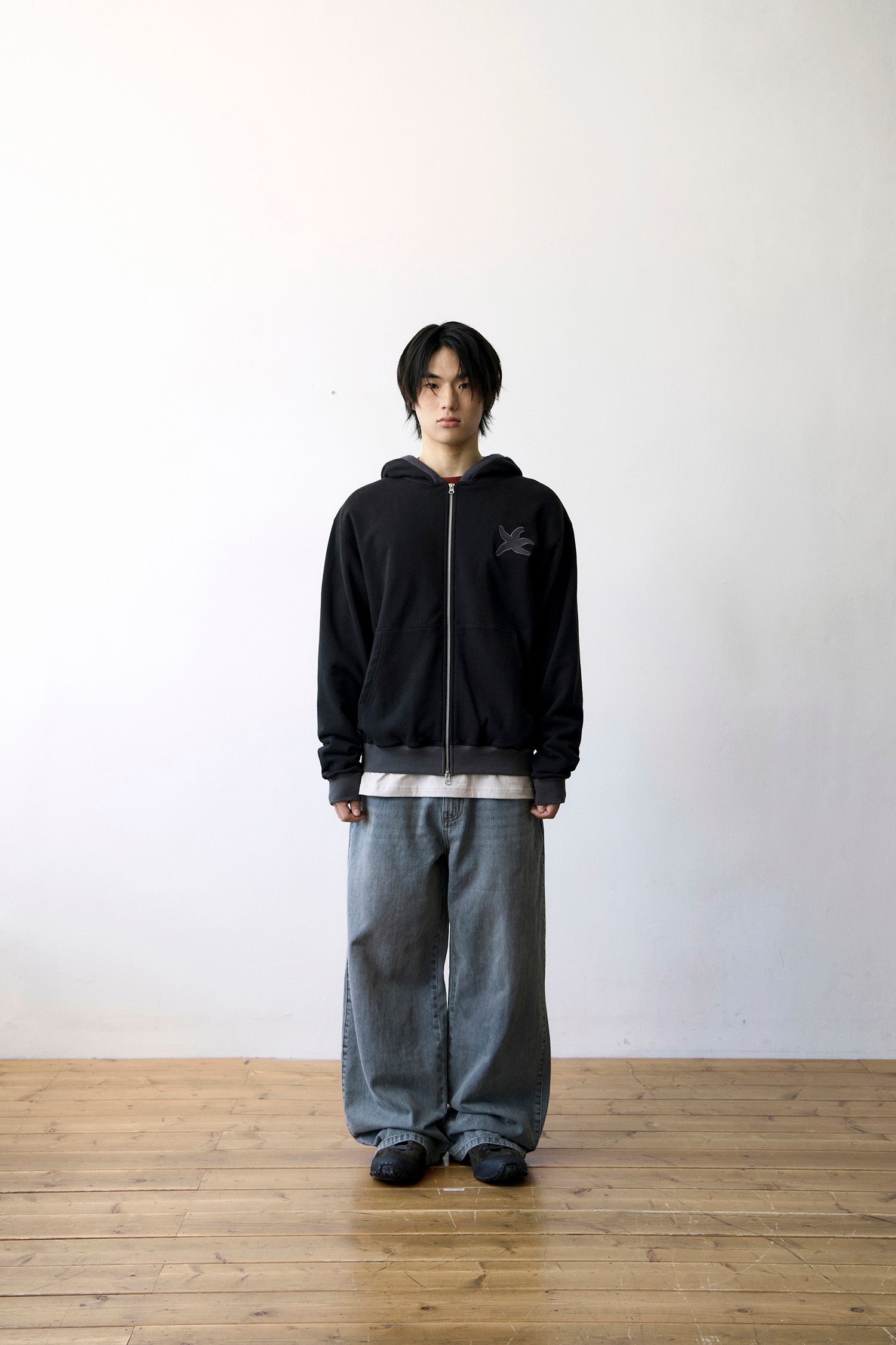 TCM line hooded zip-up (black)