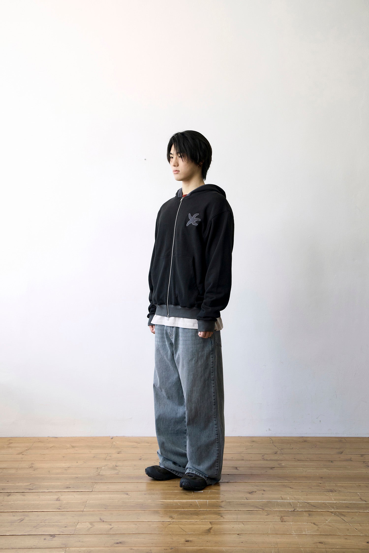 TCM line hooded zip-up (black)