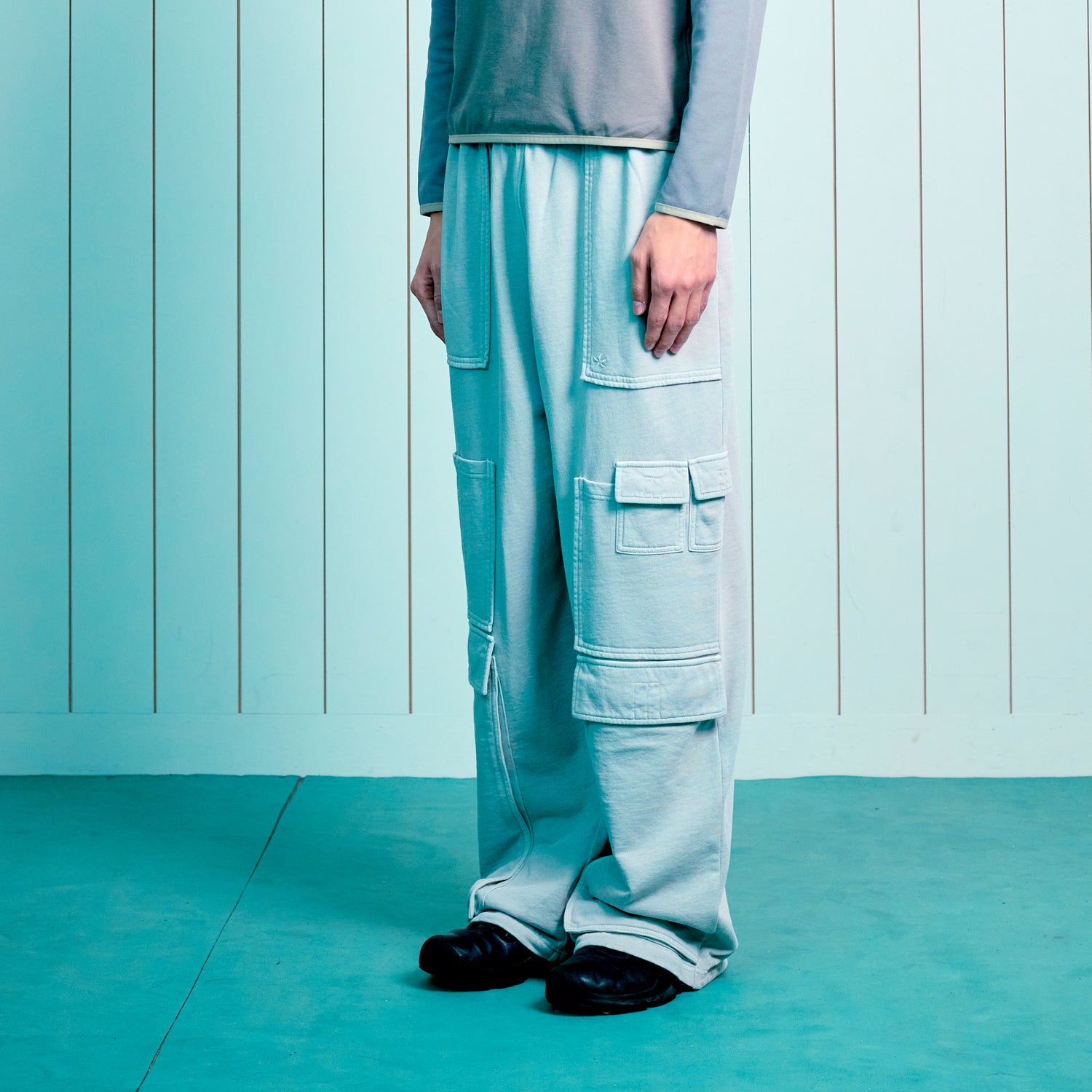 TCM pigment multi cargo sweat pants (light grey)