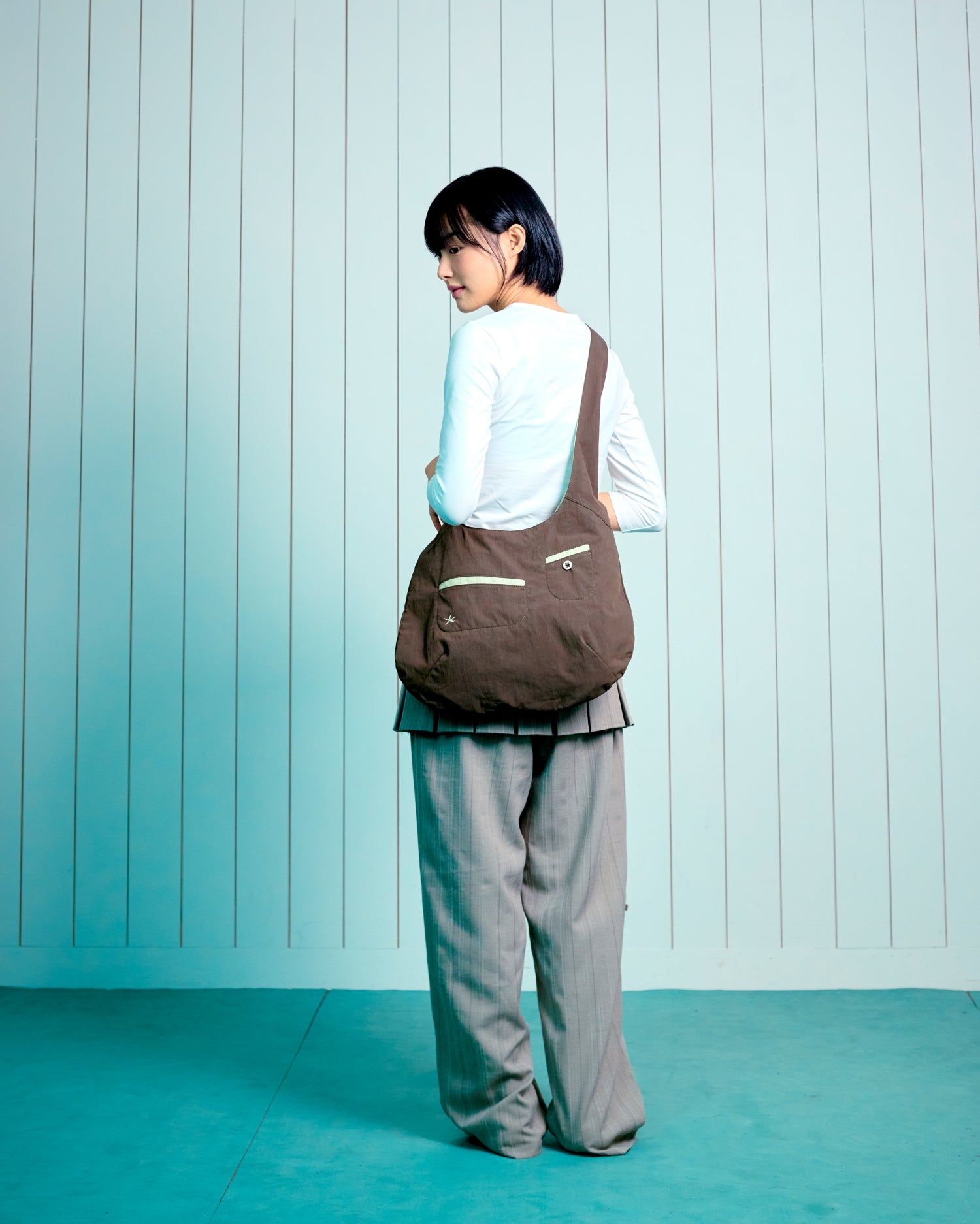 TCM curved pocket cross bag (brown)
