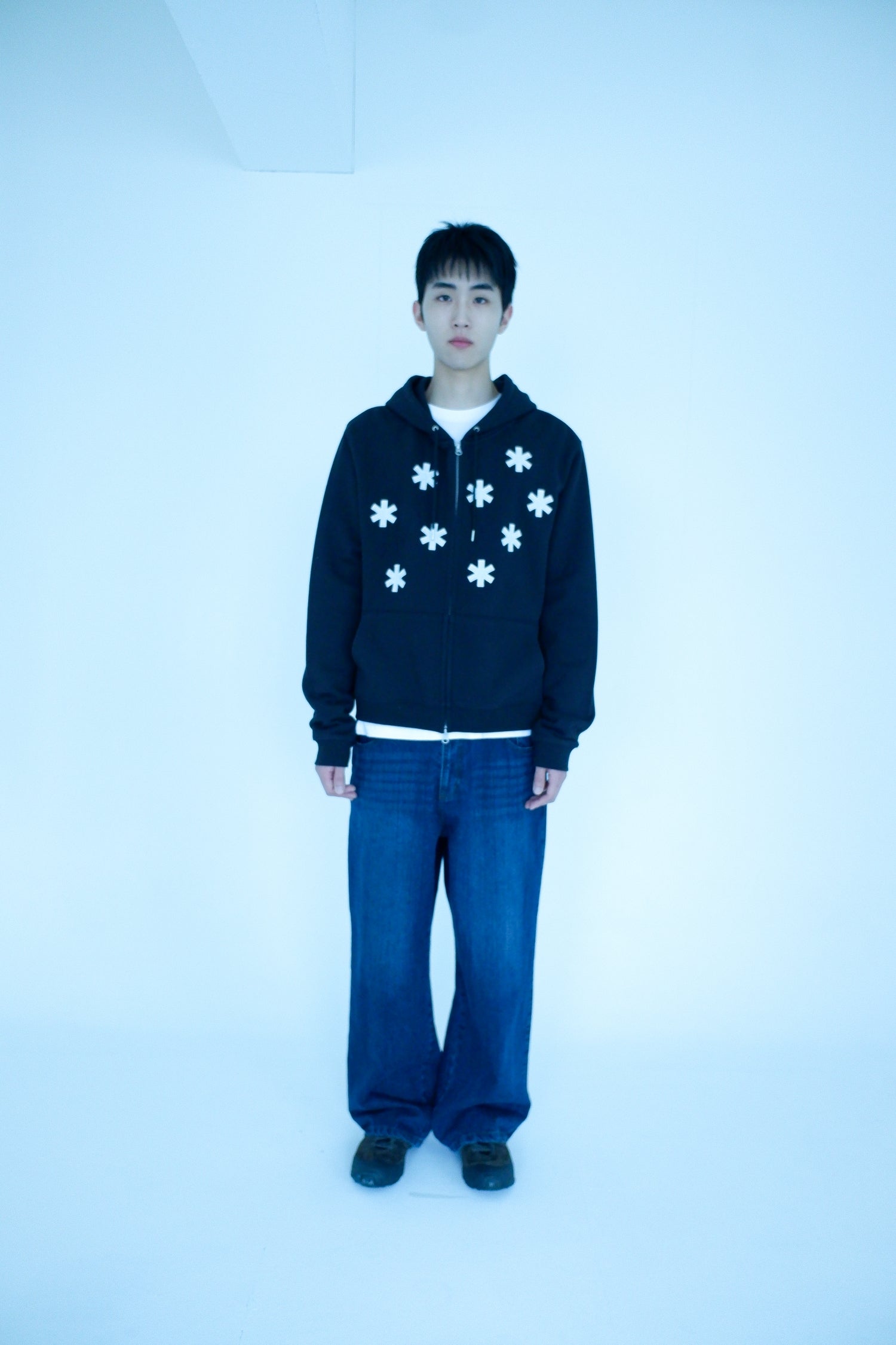 TCM flower hooded zip-up (black)