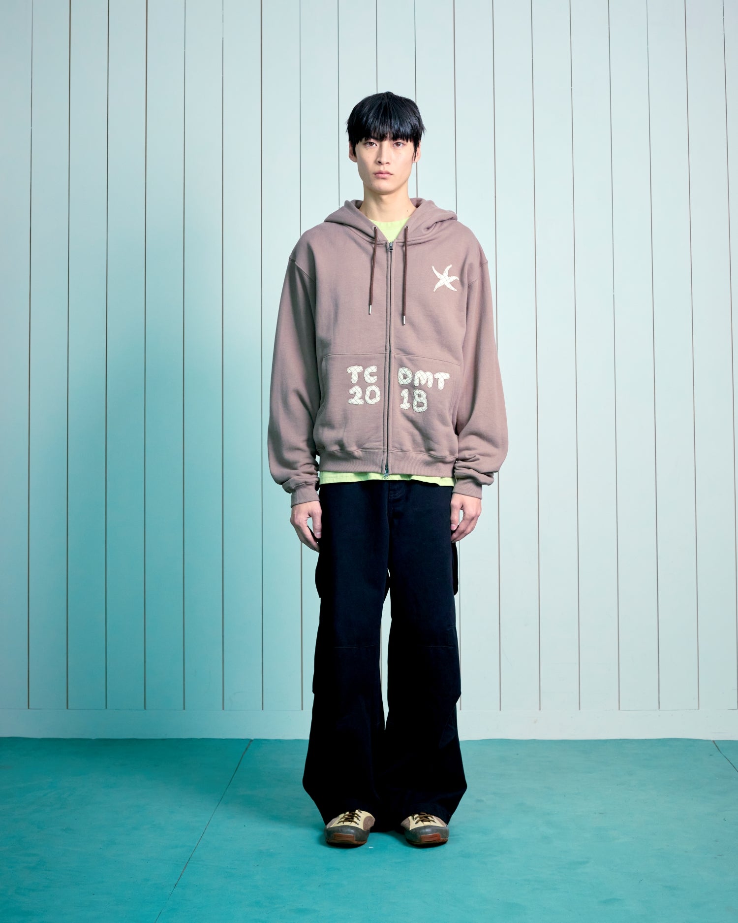 TCM logo applique hooded zip-up (brown)