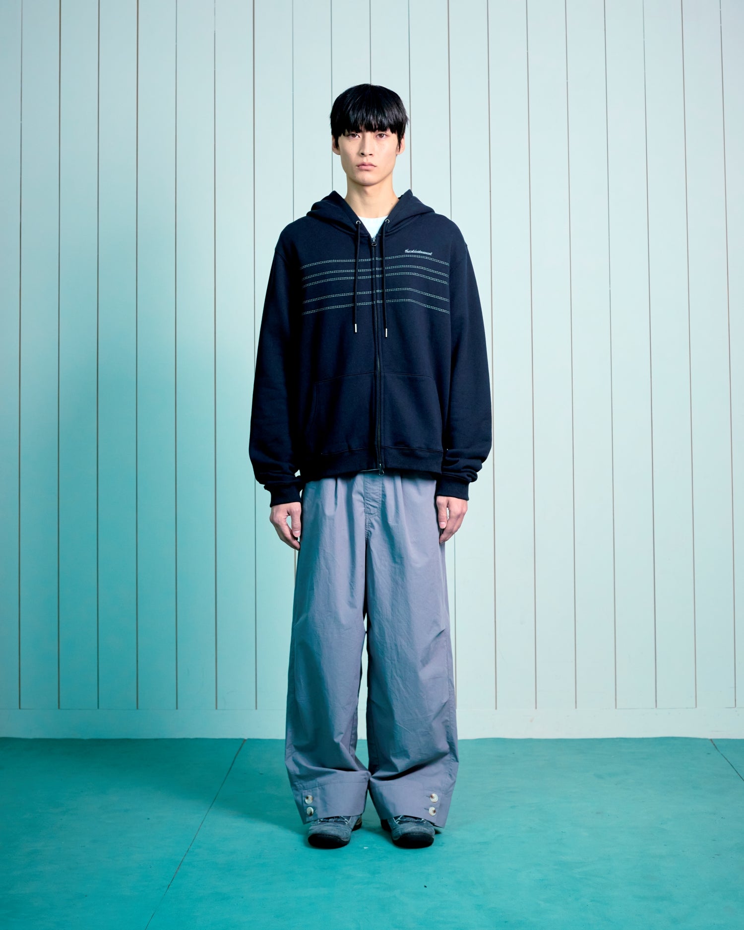 TCM note hooded zip-up (black)