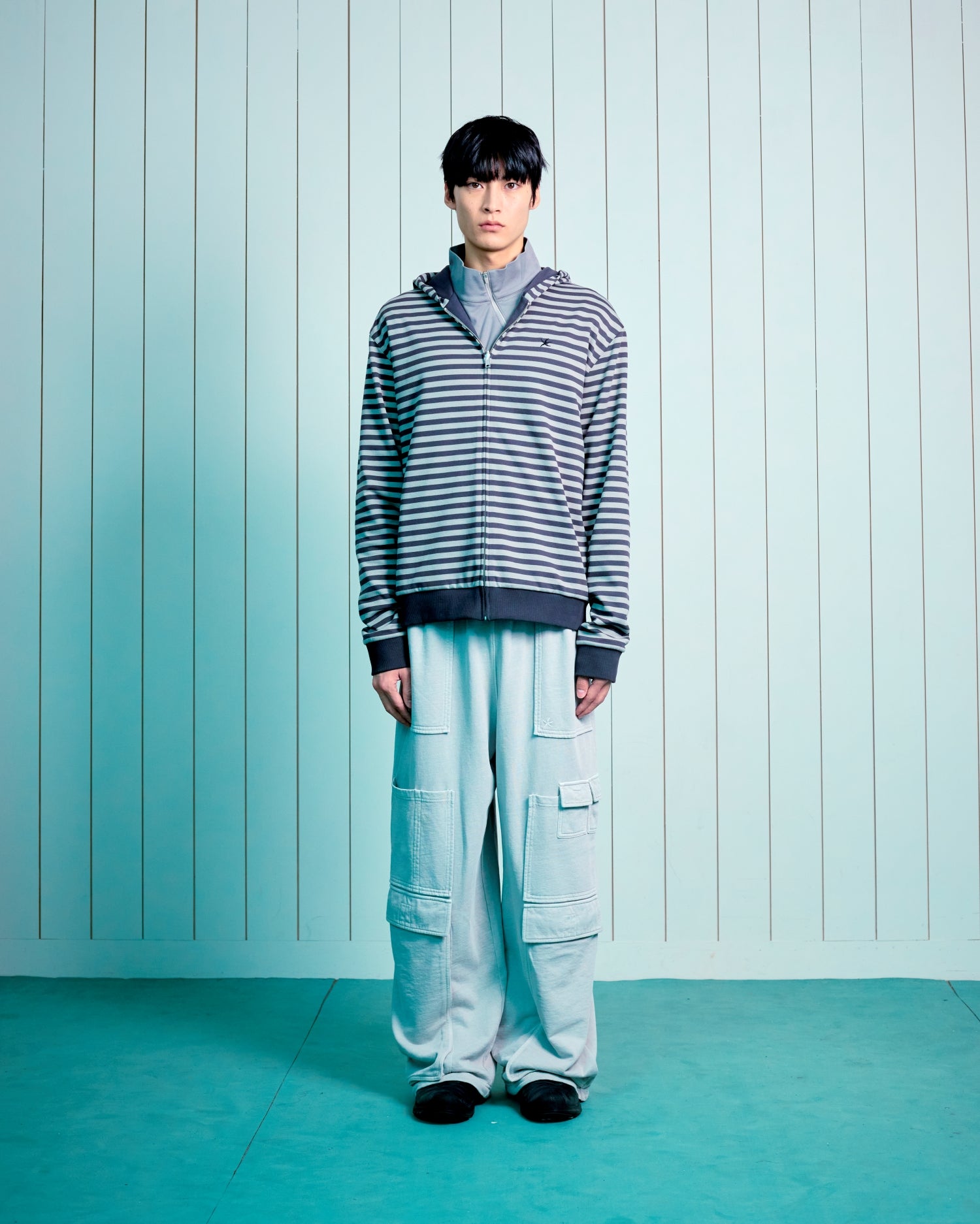 TCM reversible stripe hooded zip-up (charcoal)