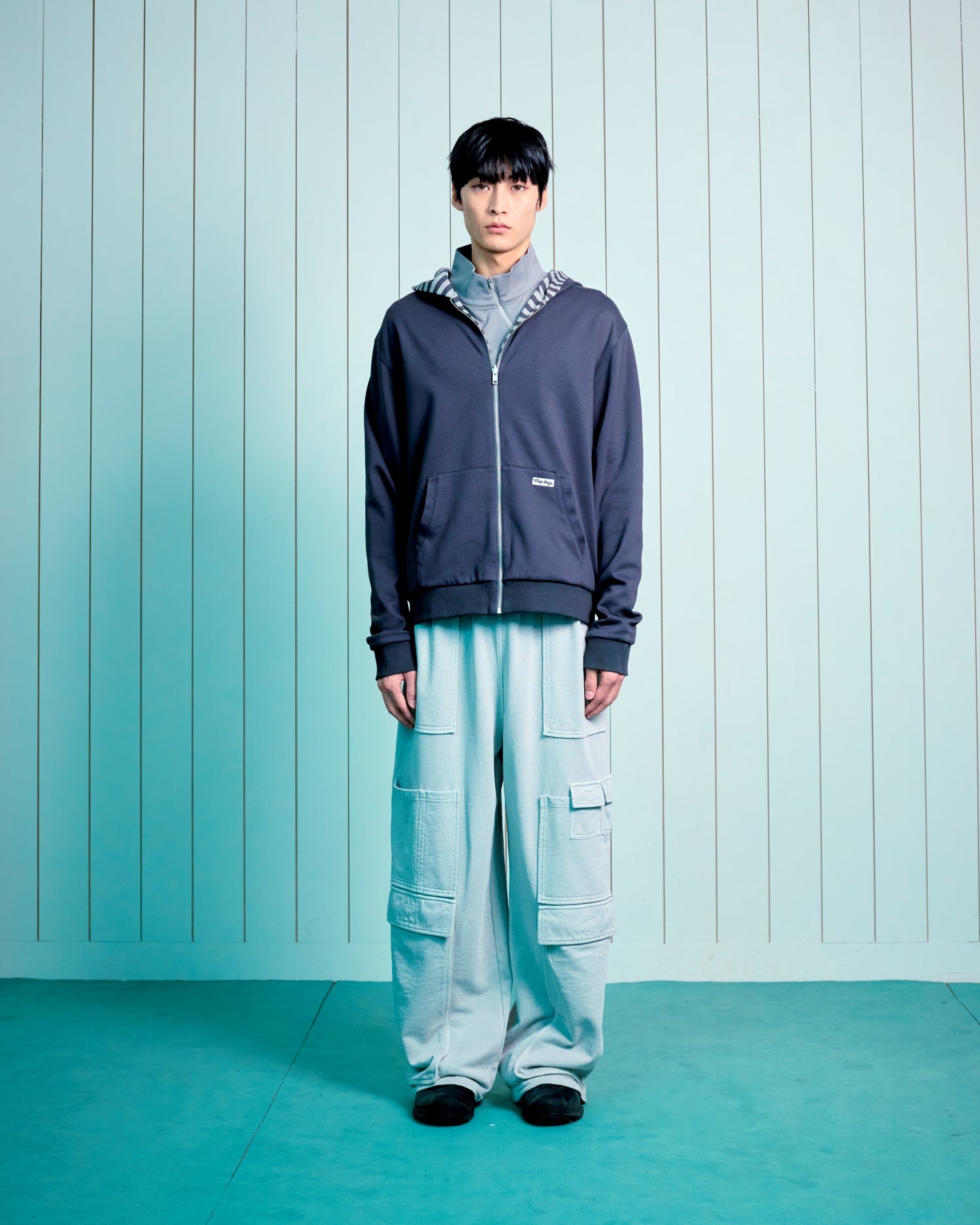 TCM reversible stripe hooded zip-up (charcoal)