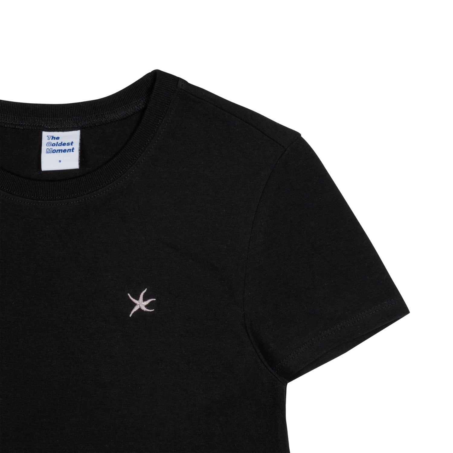 (w) TCM mini logo curved T (black)
