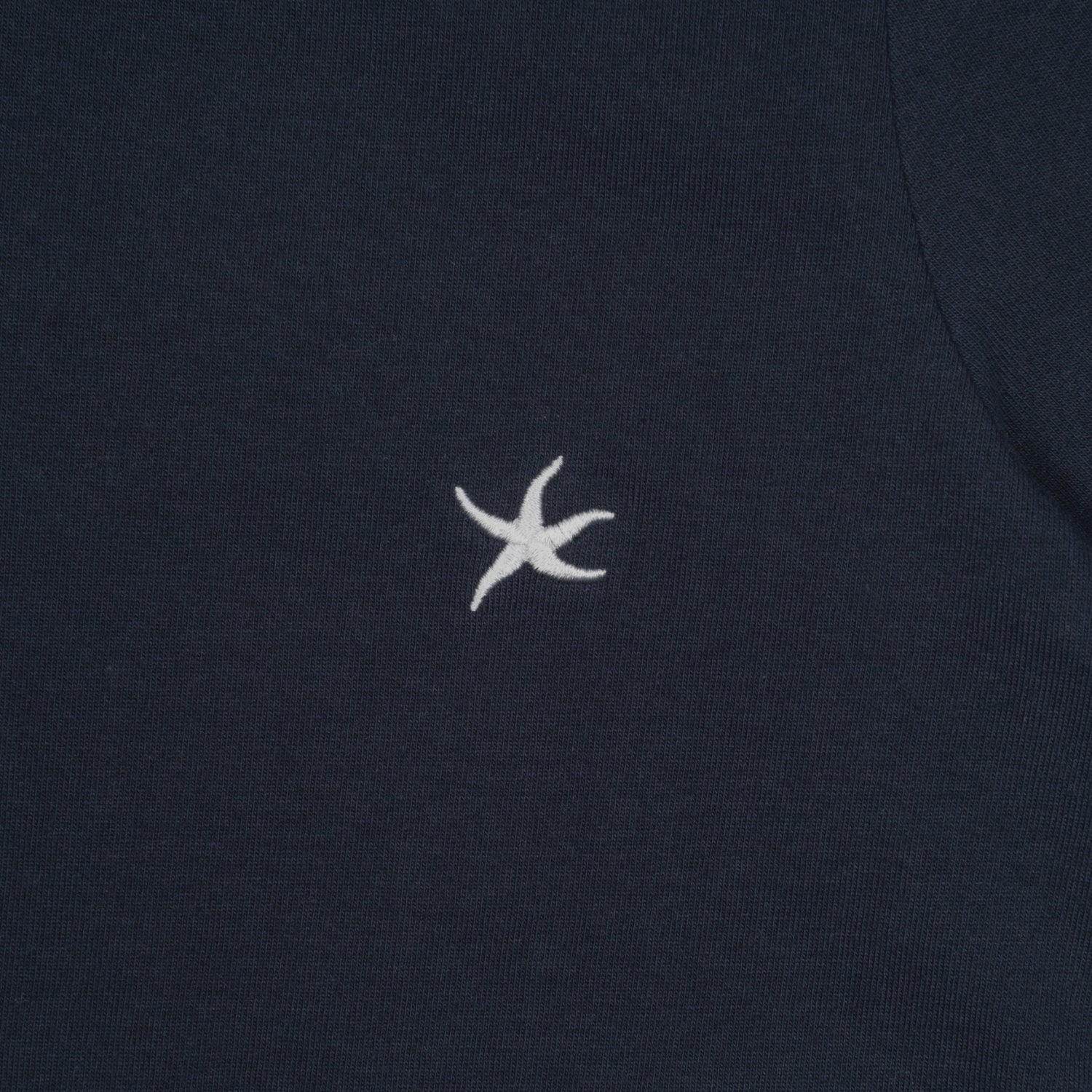 (w) TCM mini logo crop T (navy)