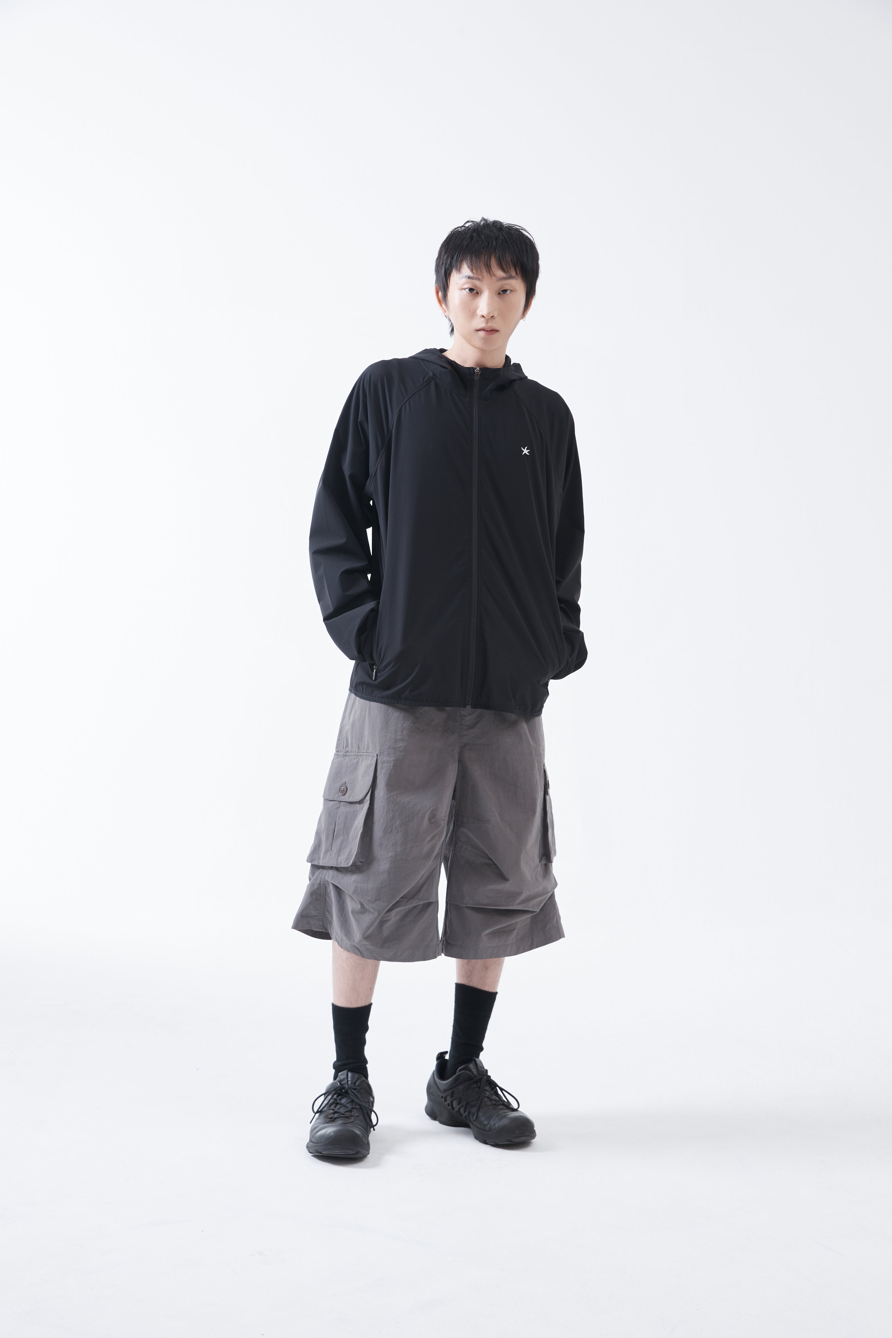 TCM starfish light hooded zip-up (black)