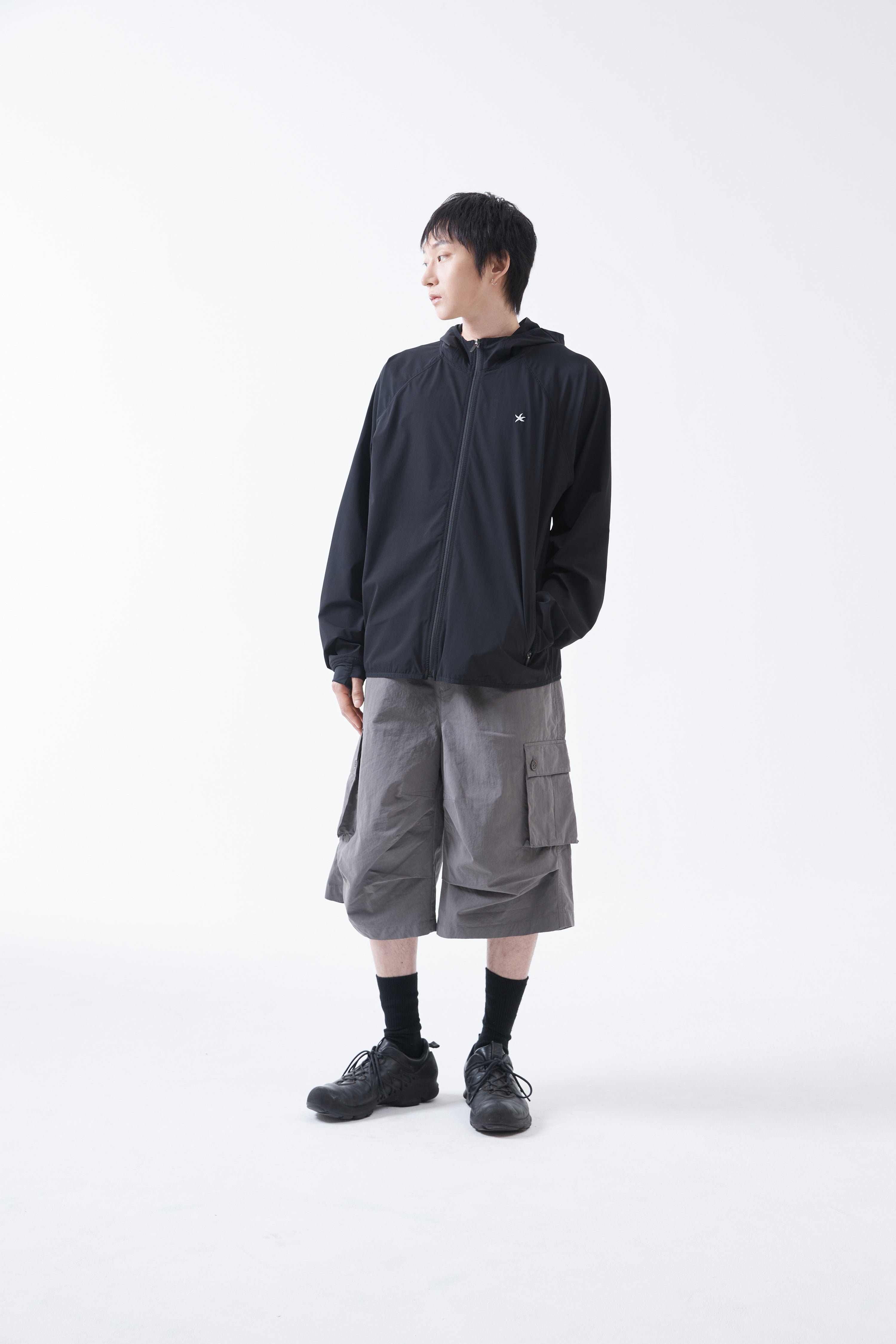 TCM starfish light hooded zip-up (black)